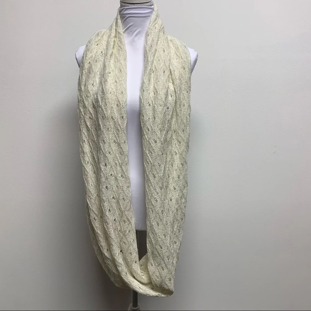 Infinity Scarf Off-White/Cream Shimmer Thread Knit Women's 38